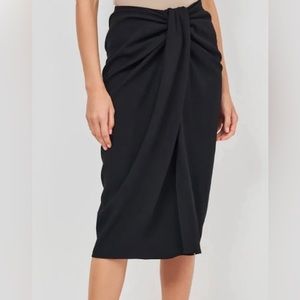Midi black Zara skirt with knot on top. Size M